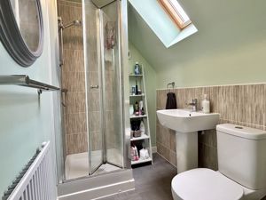 Master En-suite- click for photo gallery